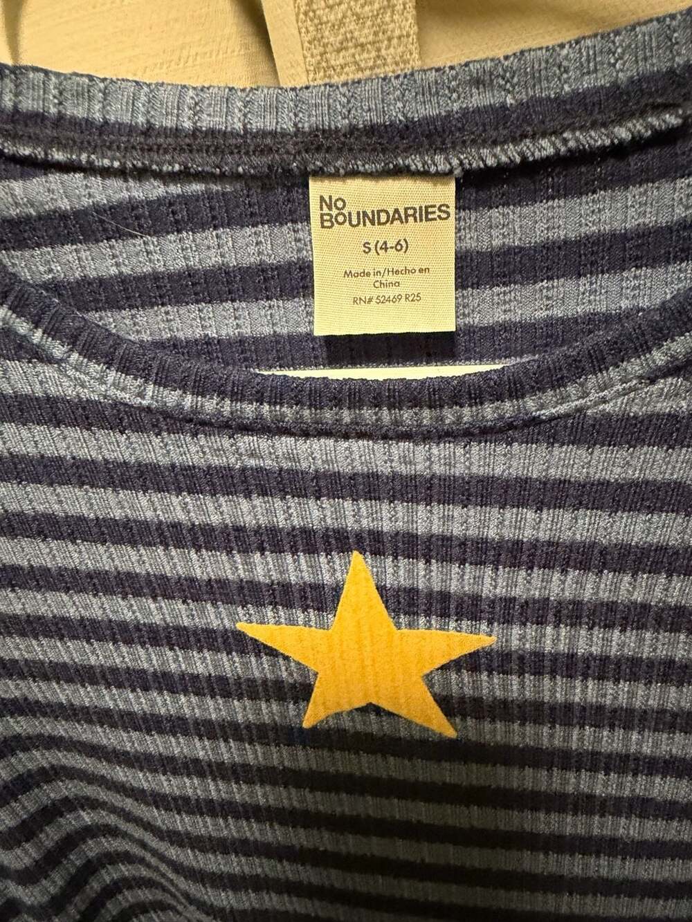 C0029 No Boundaries Striped Star Long Sleeve Crop Top Size S (4-6) - Picture 3 of 5